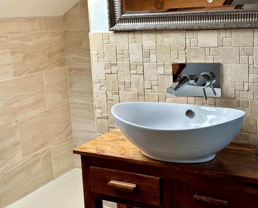 Little Bream - Pretty Cosy Cottage, Sea Views, Walk To The Beach Mawnan Smith Bagian luar foto