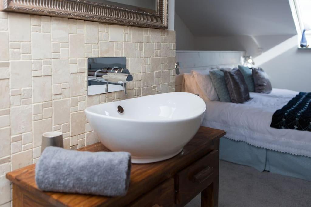 Little Bream - Pretty Cosy Cottage, Sea Views, Walk To The Beach Mawnan Smith Bagian luar foto