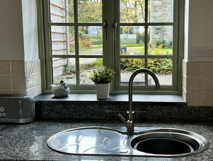 Little Bream - Pretty Cosy Cottage, Sea Views, Walk To The Beach Mawnan Smith Bagian luar foto