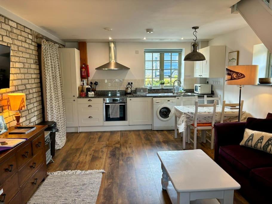 Little Bream - Pretty Cosy Cottage, Sea Views, Walk To The Beach Mawnan Smith Bagian luar foto